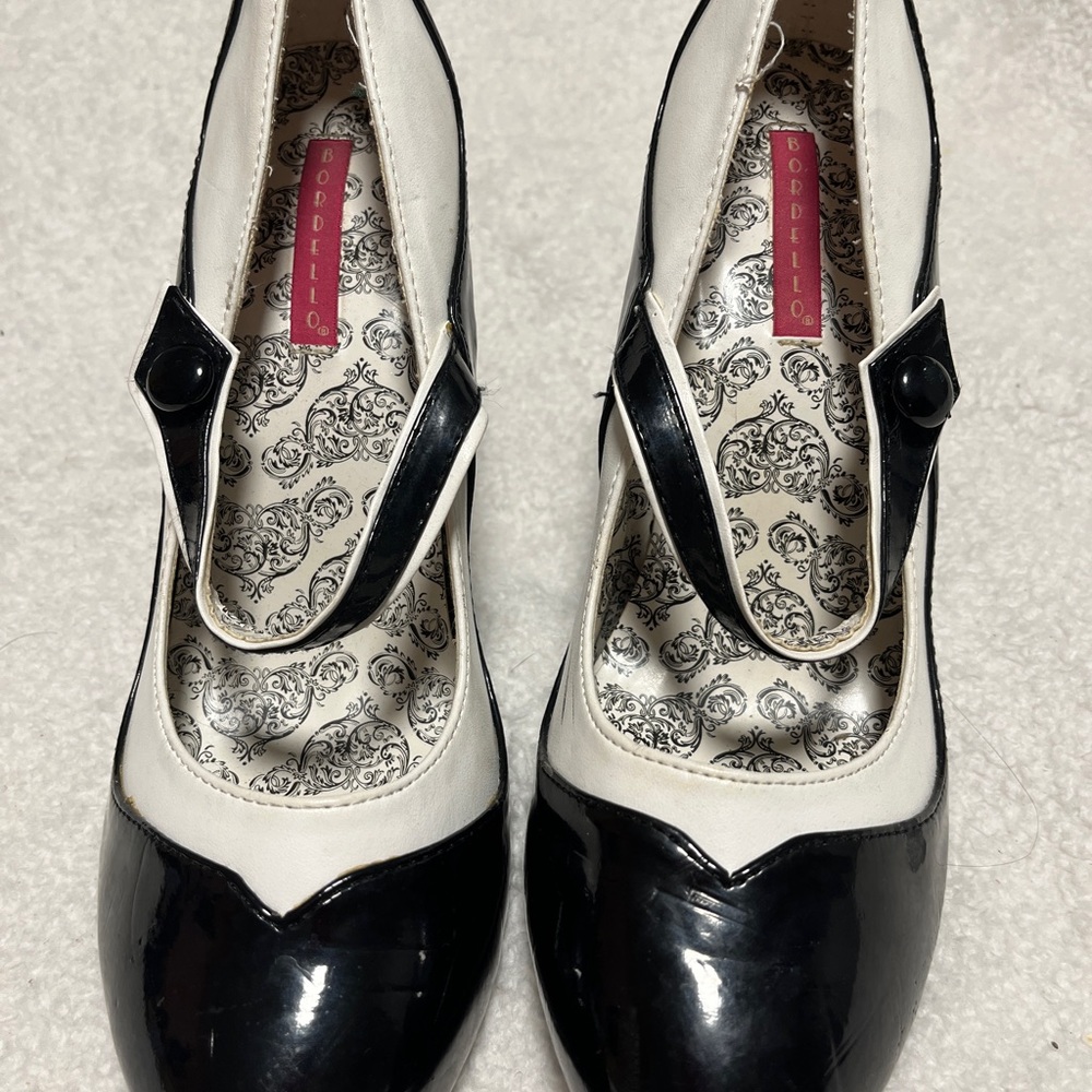 Women’s Black and white heels
